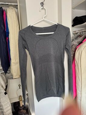 lululemon athletica Charcoal Gray Long Sleeve Seamless Top